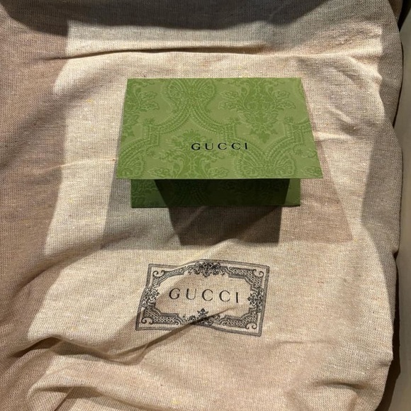 Gucci GG MARMONT HALF-MOON-SHAPED MINI BAG - Picture 14 of 15